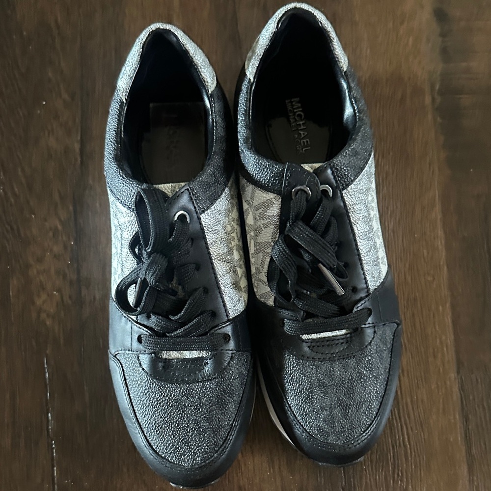 Women’s Michael Kors Black and Silver Logo Panel Sneakers Size:6.5 - Picture 2 of 16